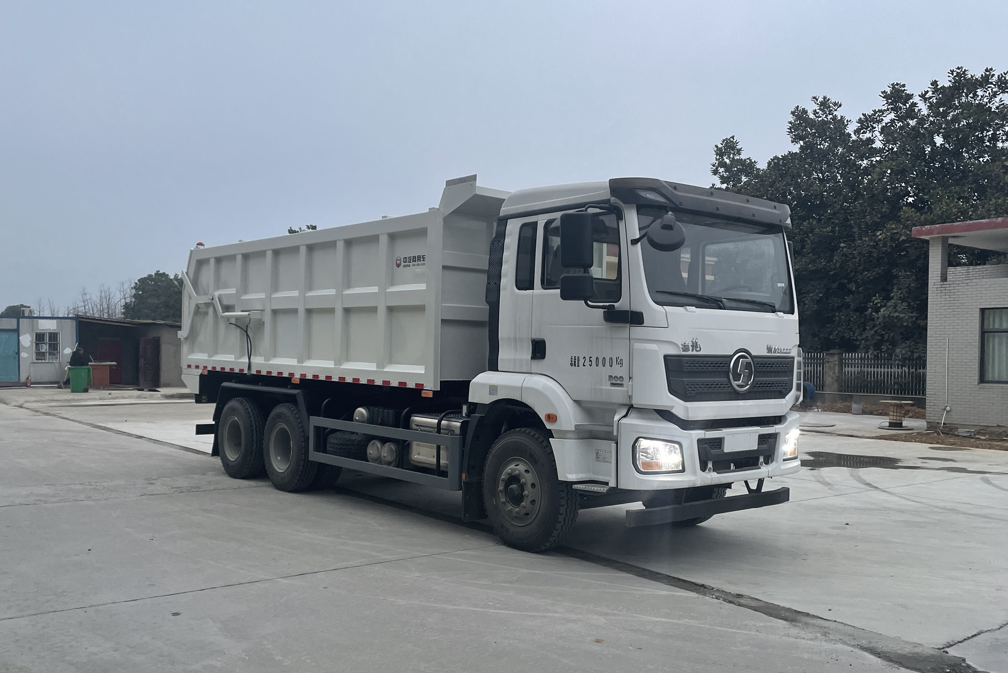 陕汽压缩式对接垃圾车