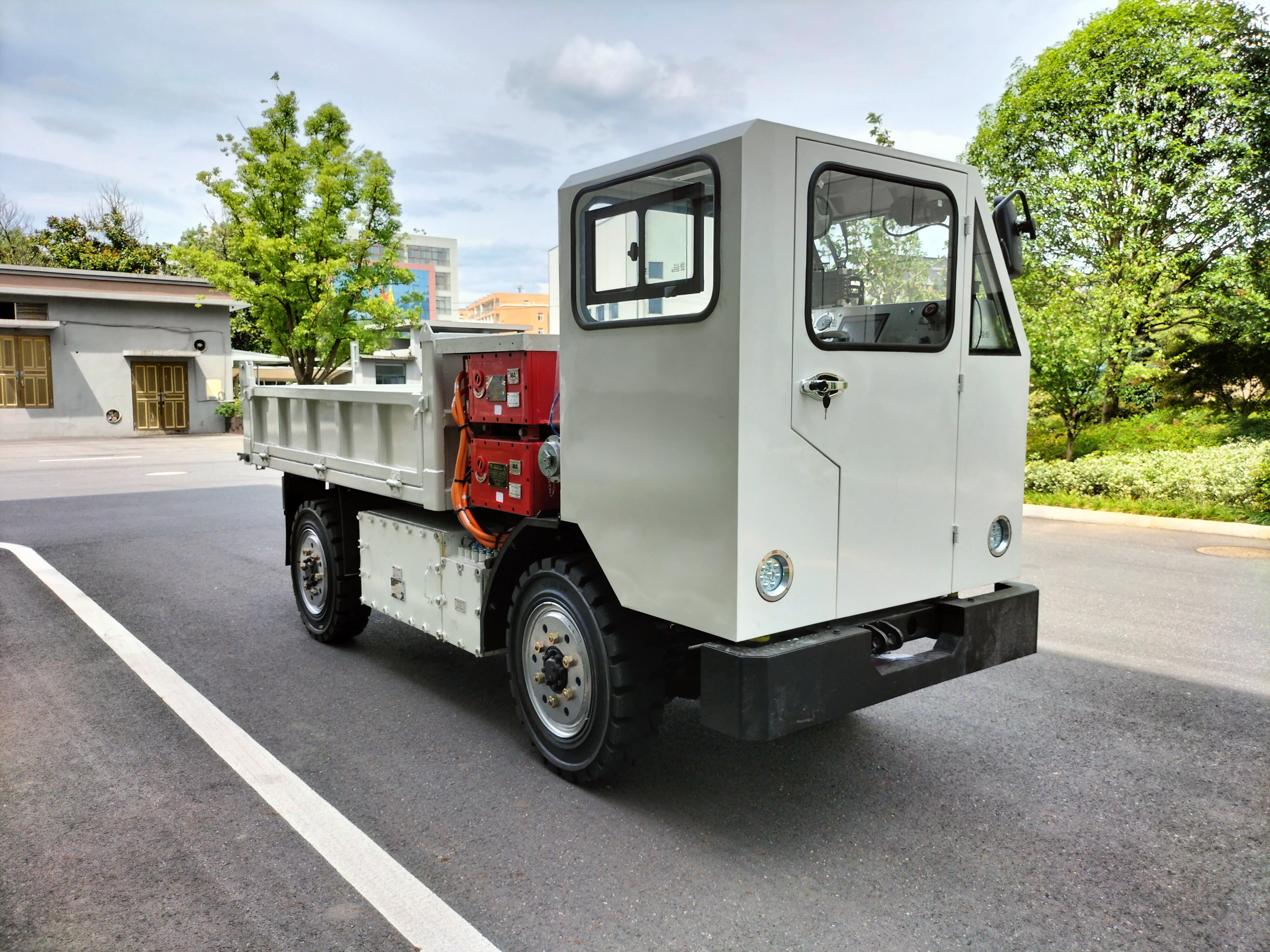 1.9吨侧驾防爆电动自卸车（正上）